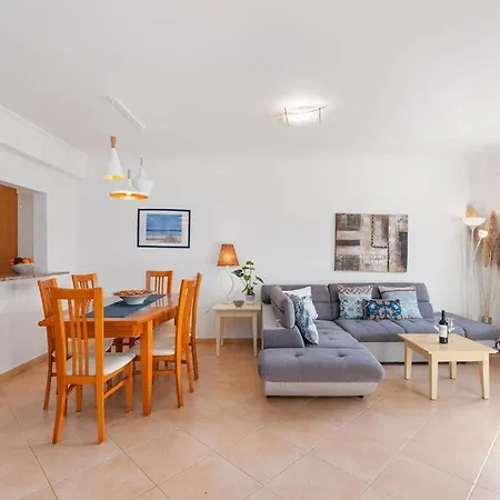 Central In At Walking Distance To The Beach And Center With Tv And Wifi *