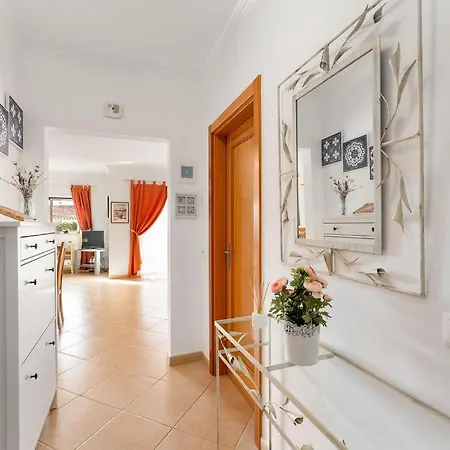 In At Walking Distance To The And Center With Tv And Wifi Apartament