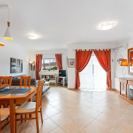 In At Walking Distance To The And Center With Tv And Wifi Apartament Praia Da Luz